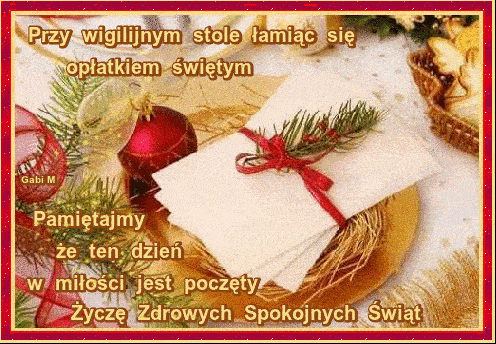 Czerwone bombki na stole wigilijnym